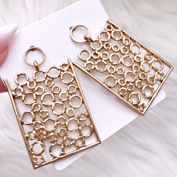 Jewelry - 💣𝗕𝗙%💣 💜10/$25💜Oversized Gold Rectangular Drop Earrings NEW